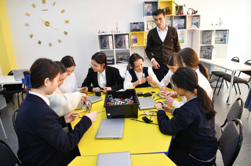 اۋىل مۇعالىمدەرىنىڭ جالاقىسى قالادان 25 پايىزعا جوعارى