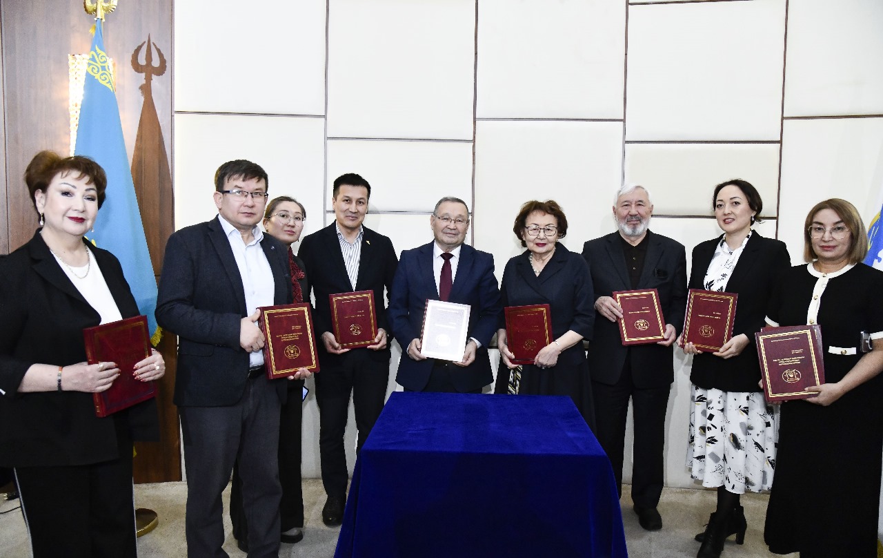 عۇن داۋىرىنەن بوزوققا دەي̆ىن...