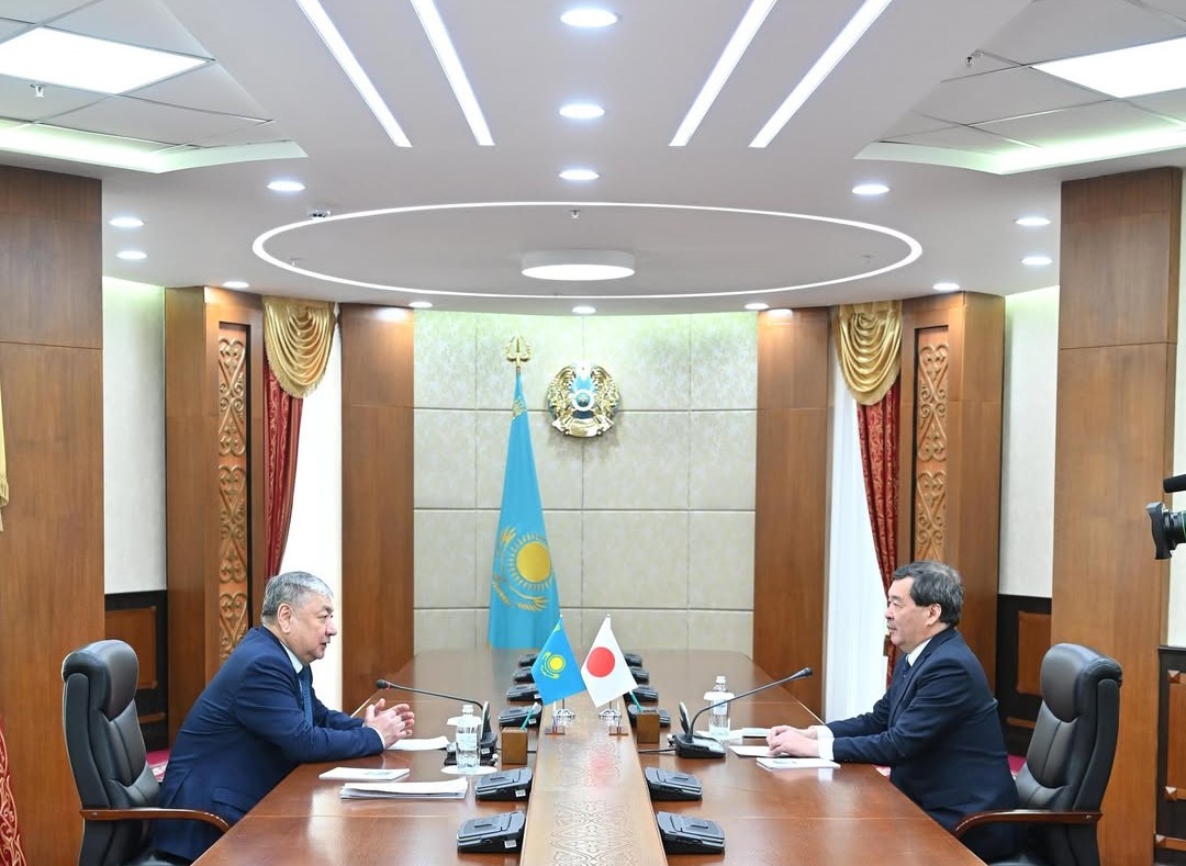 جاپونيا ەلشىسىمەن كەزدەستى