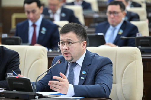 دەپۋتات جاسوسپىرىمدەردىڭ جەلىدەگى ارەكەتىن باقىلاۋدىڭ جاڭا جولىن ۇسىندى