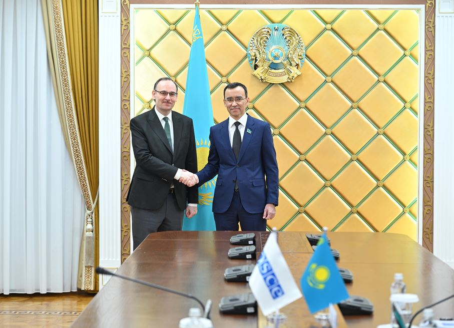 سەنات توراعاسى فولكەر فروبارتپەن  كەزدەستى