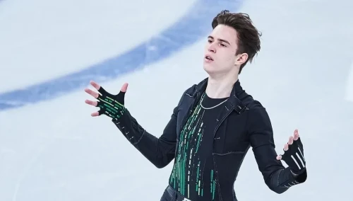 مانەرلەپ سىرعاناۋشىلار بوستوندا باق سىنايدى