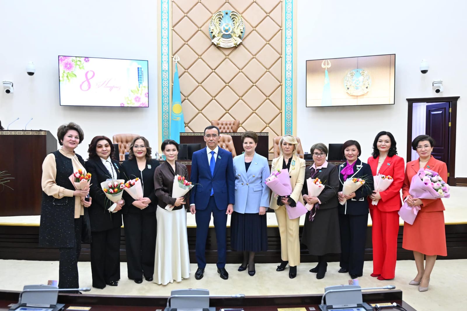 قازاقستان ايەلدەرى ەلدىڭ دامۋىنا ۇلەس قوسىپ كەلەدى - اشىمباەۆ