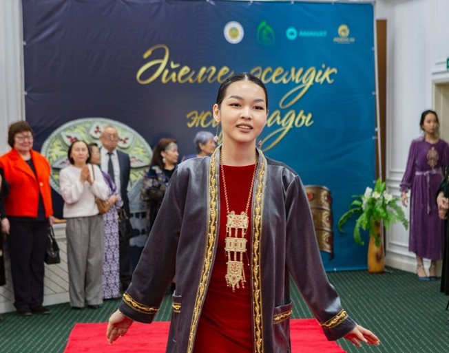 ايەل اجارى – اشەكەيدە