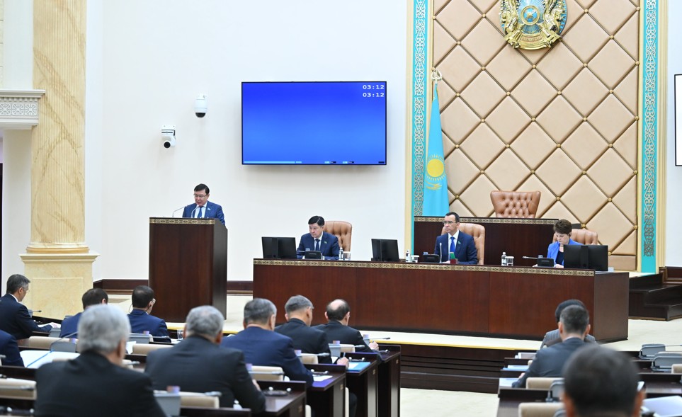 اكىمشىلىك كەدەرگىلەردى ازايتقان ابزال