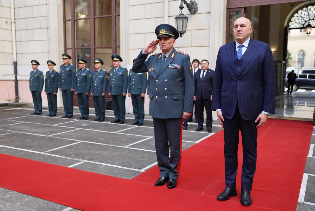 قازاقستان قورعانىس ءمينيسترى ريمدە يتاليالىق ارىپتەسىمەن كەزدەستى