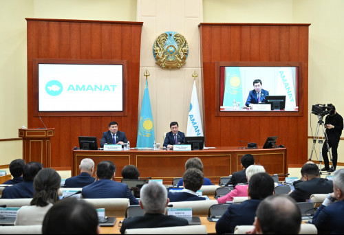 «AMANAT» فراكتسياسىنىڭ دەپۋتاتتارى بىرىڭعاي ۋاقىت بەلدەۋى بويىنشا ۇكىمەت شەشىمىن قولدادى