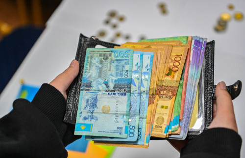 253 جۇمىسشىنىڭ جالاقىسى ءوندىرىلدى