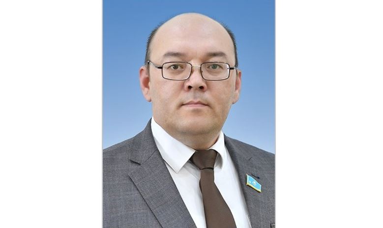 دەپۋتات جايىلىمدىق جەرلەردىڭ تاپشىلىعىنا توقتالدى