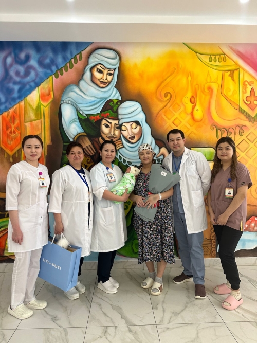 ون ءبىرىنشى پەرزەنتىن دۇنيەگە اكەلدى