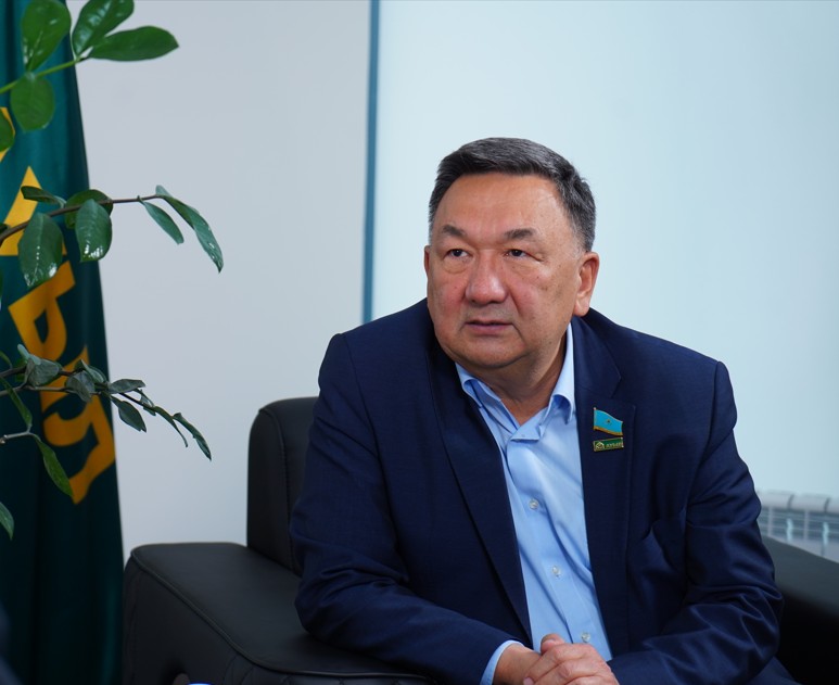 ۇلتتىق قۇرىلتاي ۇزاقمەرزىمدى ەلدىك شەشىمدەر قابىلداۋعا سەپتەسەدى - سەرىك ەگىزباەۆ