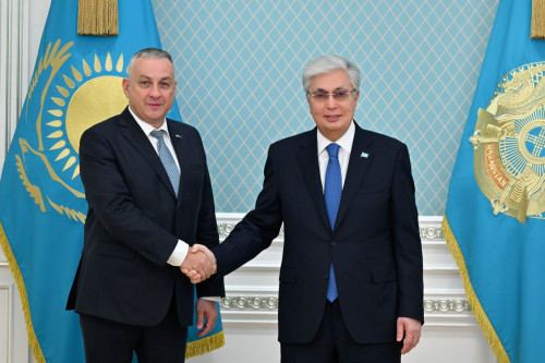 مەملەكەت باسشىسى يوزەف سيكەلانى قابىلدادى