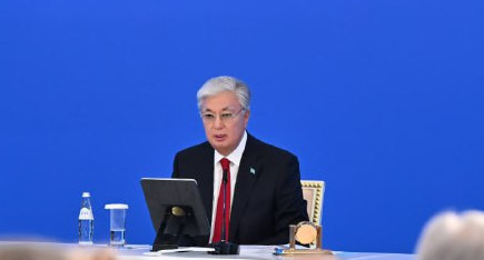 بىلىممەن قاتار تاربيەگە  كوڭىل ءبولۋ وتە ماڭىزدى - توقاەۆ