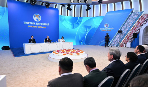 ەلىمىزدە ءىرى ينفراقۇرىلىمدىق جوبالار جۇزەگە اسىرىلىپ جاتىر - پرەزيدەنت