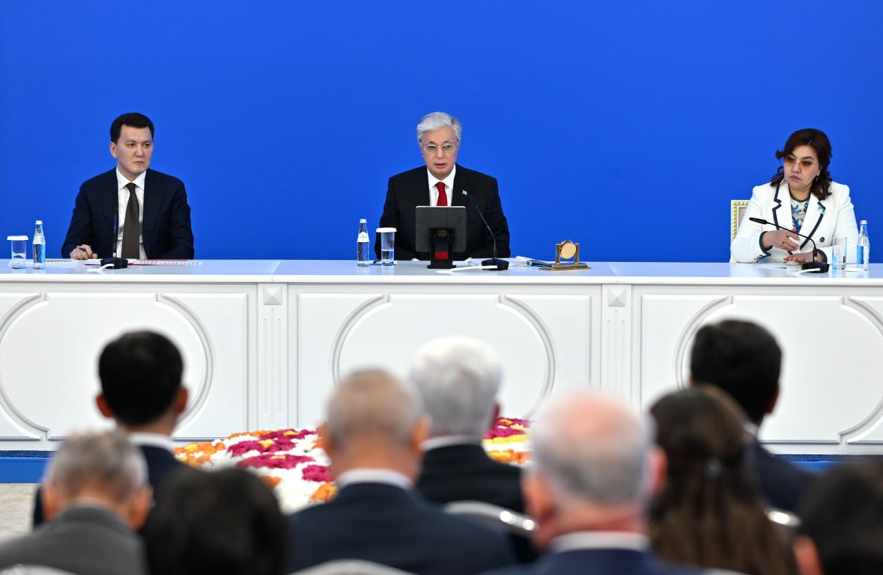 قۇرىلتاي مۇشەلەرى وزەكتى ماسەلەلەردى ۇنەمى كوتەرەدى