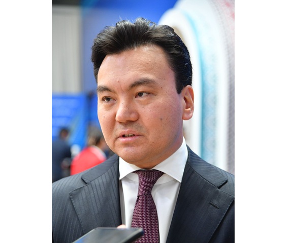 مەملەكەتتىك ءتىل عىلىم تىلىنە اينالۋى كەرەك