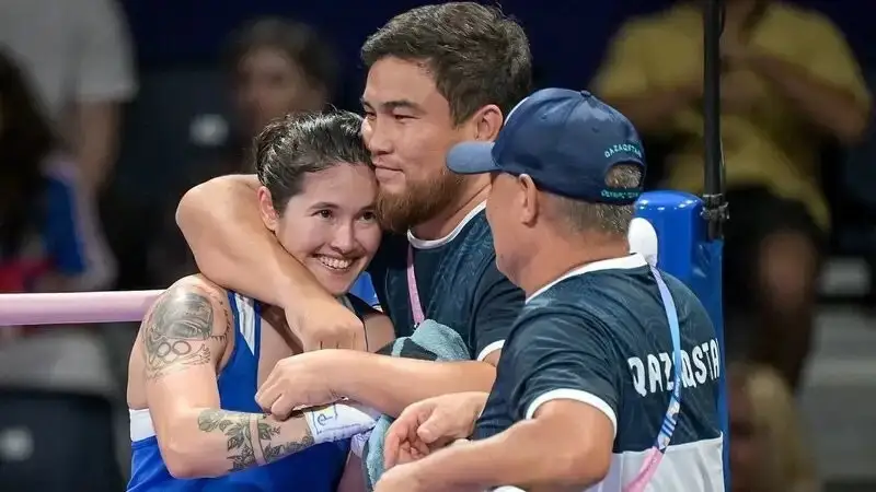 نازىم قىزايباي قازاقستاندىق بوكسشىلاردان العاش رەت ءۇش دۇركىن الەم چەمپيونى اتاندى