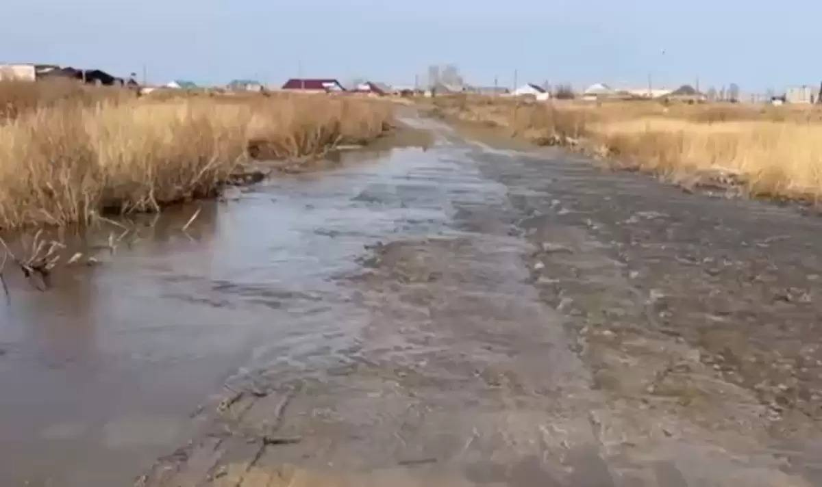 قوستانايدا رەسپۋبليكالىق ماڭىزى بار اۆتوجولعا سۋ جايىلدى