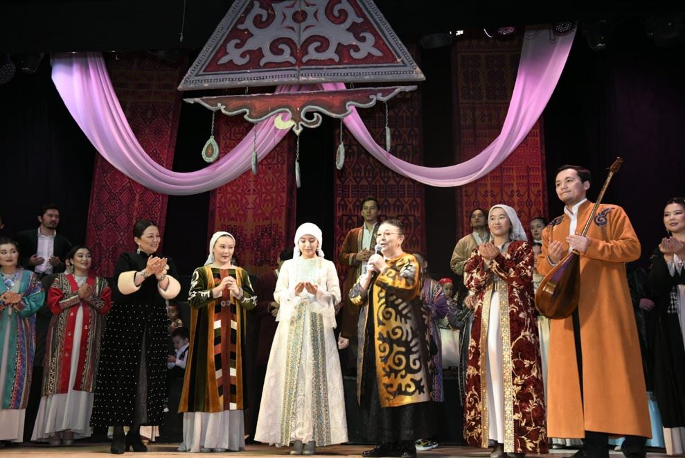 مۋزىكالىق جاس كورەرمەن تەاترىندا 16-شى جۇپ شاڭىراق كوتەردى