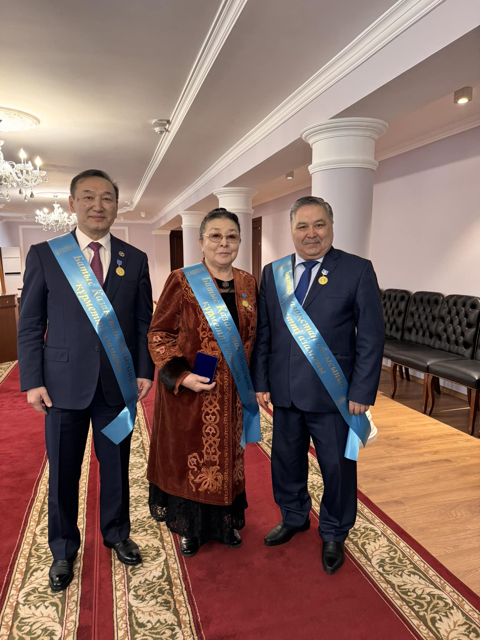 ونەر يەسى قۇرمەتكە بولەندى