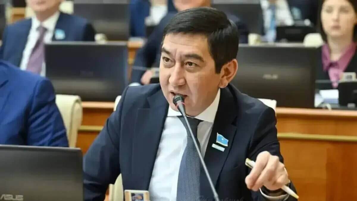 قازاق قوعامى رۋحاني داعدارىسقا ۇشىراپ بارادى - رينات زايىتوۆ