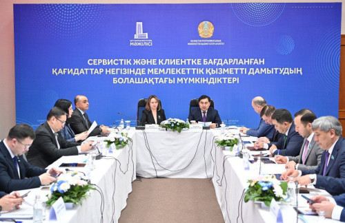 مەملەكەتتىك قىزمەتتى دامىتۋدىڭ پەرسپەكتيۆالارى تالقىلاندى