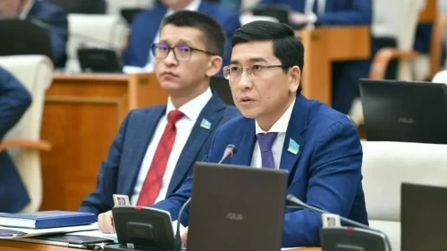 اسحات ايماعامبەتوۆ ءبىلىم مەن مەديتسينا سالاسىنداعى جۇمىستاردى سارالادى