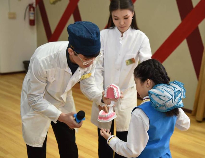 بيىل مەكتەپتەردە تاعى 195 ستاماتولوگيالىق كابينەت اشىلادى