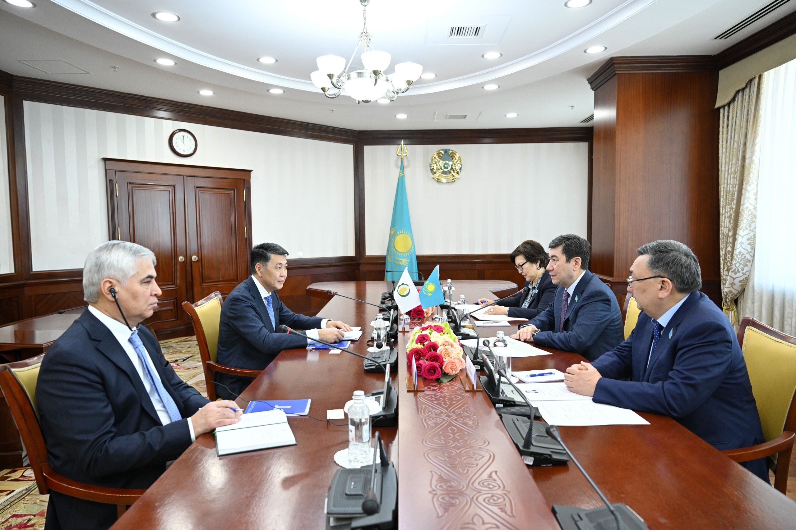 ازىق-ت ۇلىك قاۋىپسىزدىگىنە ەرەكشە ءمان بەرىلەدى