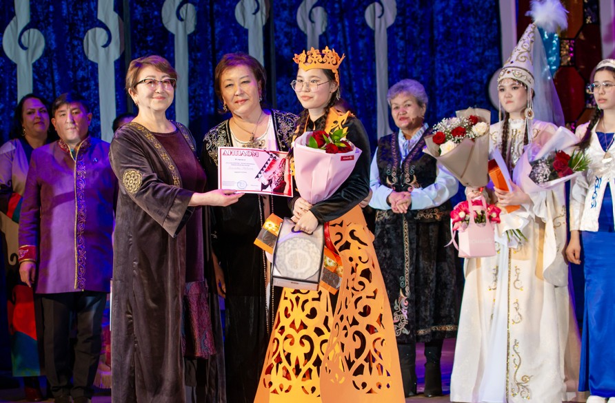 ۇكىلى كامشات, بۇرمەلى كويلەك...