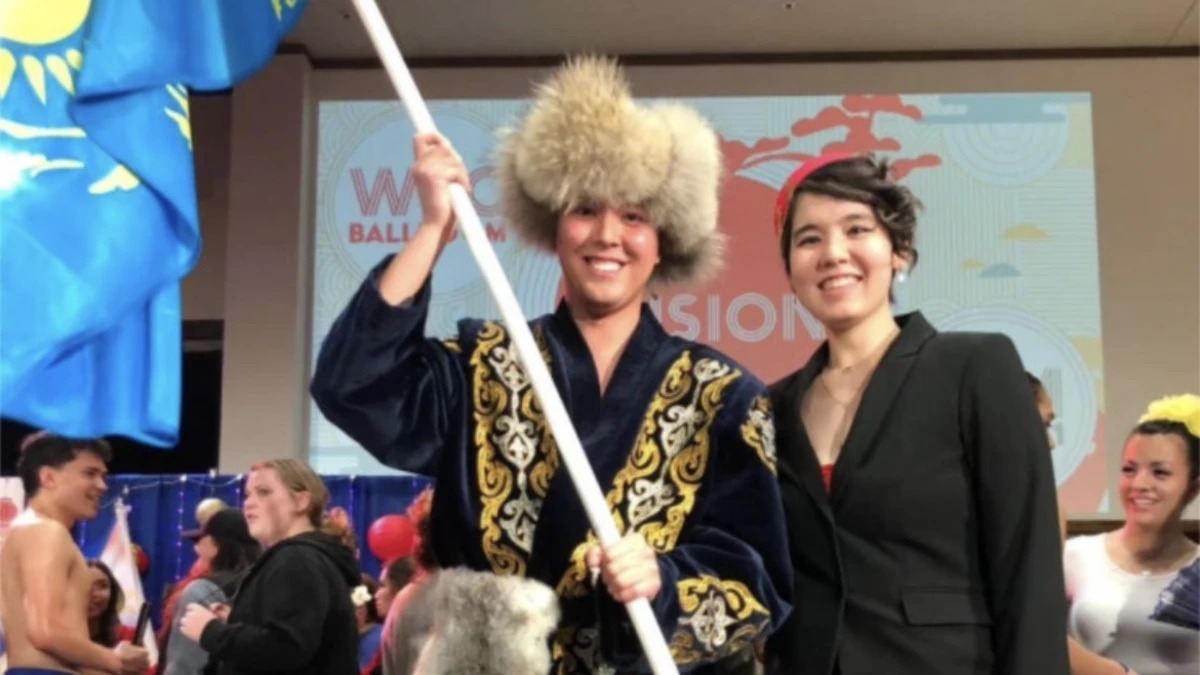 اقش اسىپ كەتكەن تاعى ءبىر قازاق بالاسى اتا-اناسىن ىزدەپ كەلدى