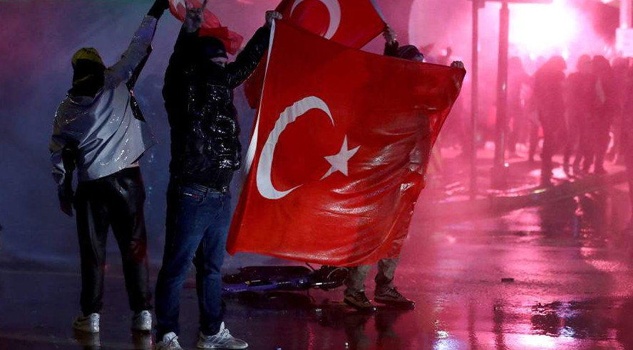 تۇركيادا نارازىلىق شارالارى جالعاسىپ جاتىر