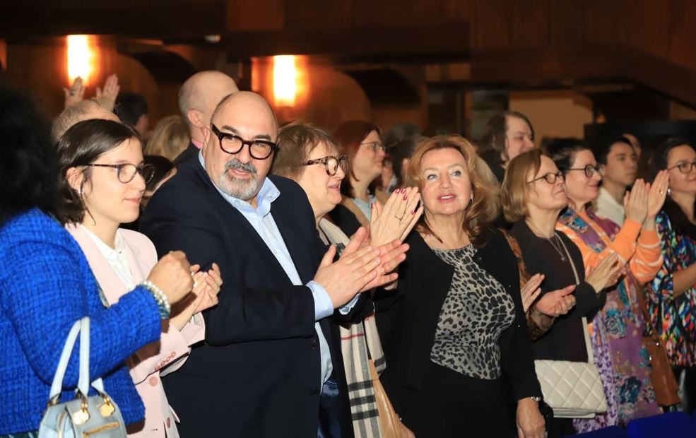 سىر بويى ونەرپازدارى فينليانديادا  كونتسەرت وتكىزدى