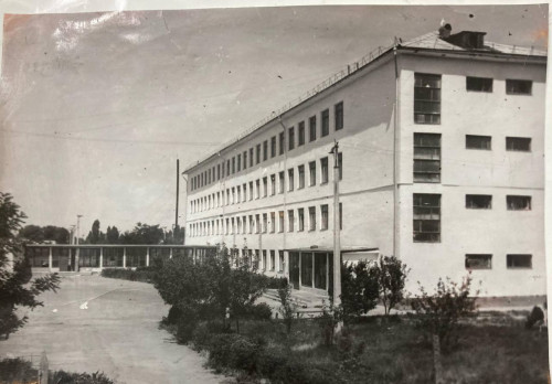 100 جىلدان استام ۋاقىت شاكىرت تاربيەلەپ كەلە جاتقان مەكتەپتەر