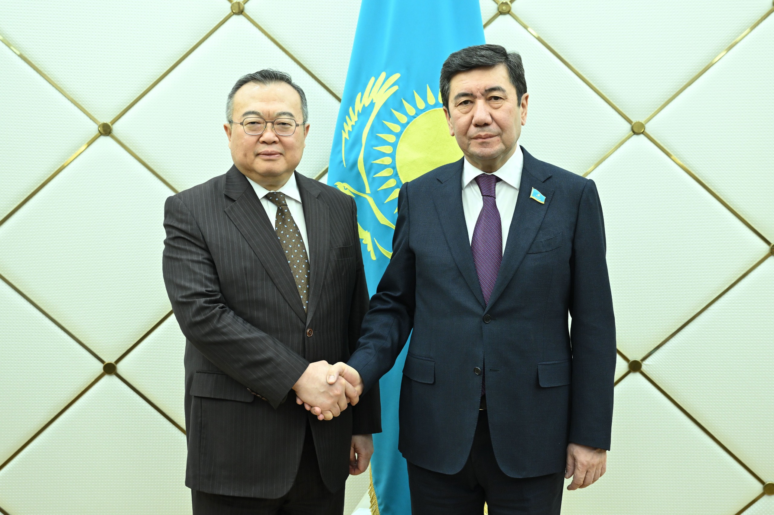 پارلامەنتارالىق ىنتىماقتاستىقتى نىعايتۋعا مۇددەلى