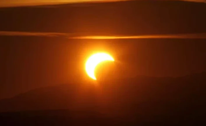 ەرتەڭ كۇن جارتىلاي تۇتىلادى