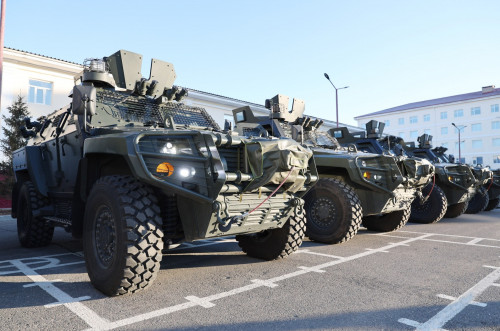 ۇلتتىق ۇلان اسكەري تەحنيكانى شەرۋگە دايىنداپ جاتىر