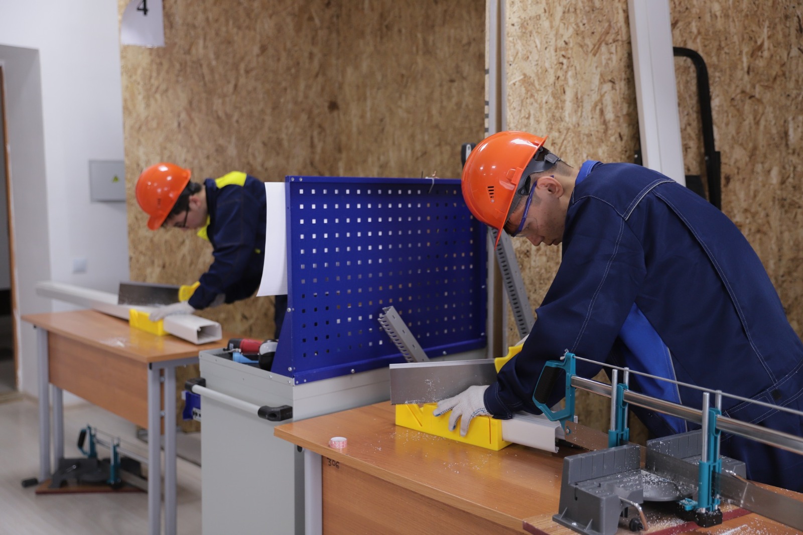 جۇمىسشى كادرعا سۇرانىس كۇشەيدى