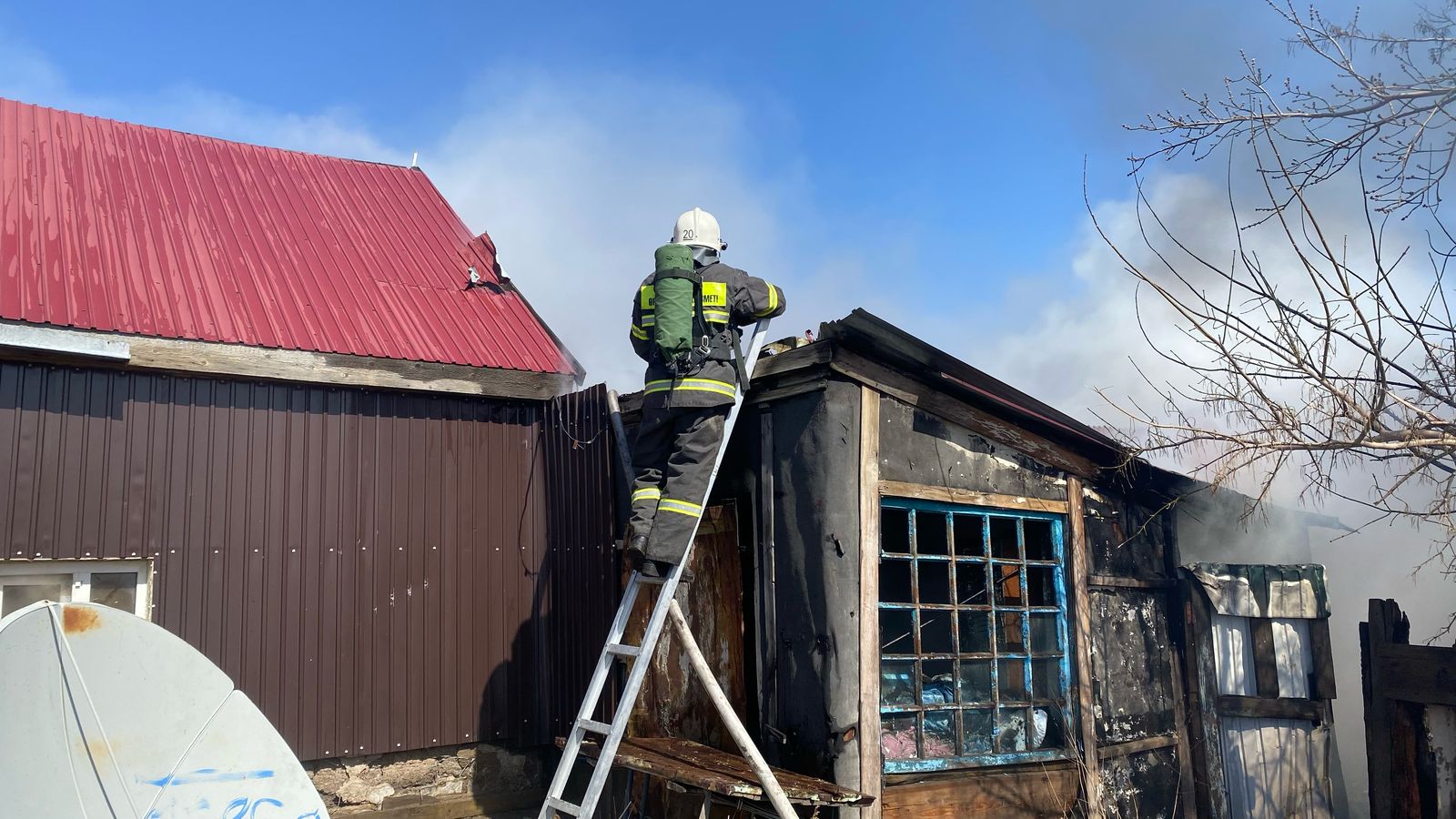 پاۆلودار وبلىسىندا ورتەنگەن ۇيدەن اجەسى مەن نەمەرلەرى قۇتقارىلدى