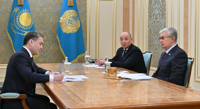 پرەزيدەنت ونەركاسىپ جانە قۇرىلىس ءمينيسترىن قابىلدادى