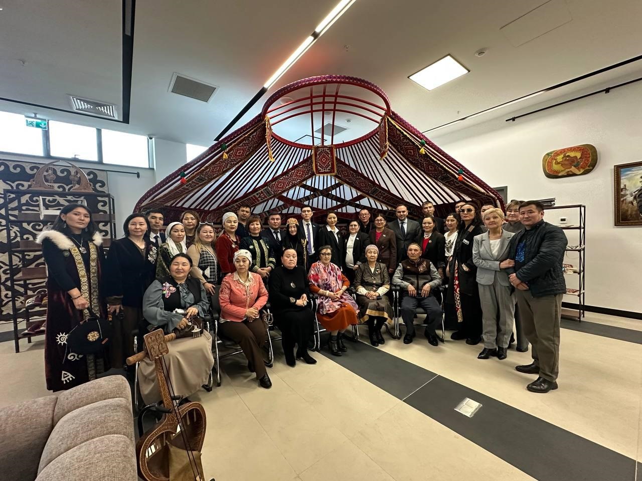 قولونەرشىلەر باس قوستى