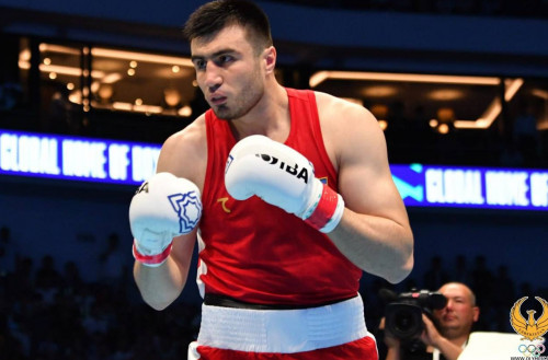 باحودير جالولوۆ: قازاقستان مەنى ءوسىردى