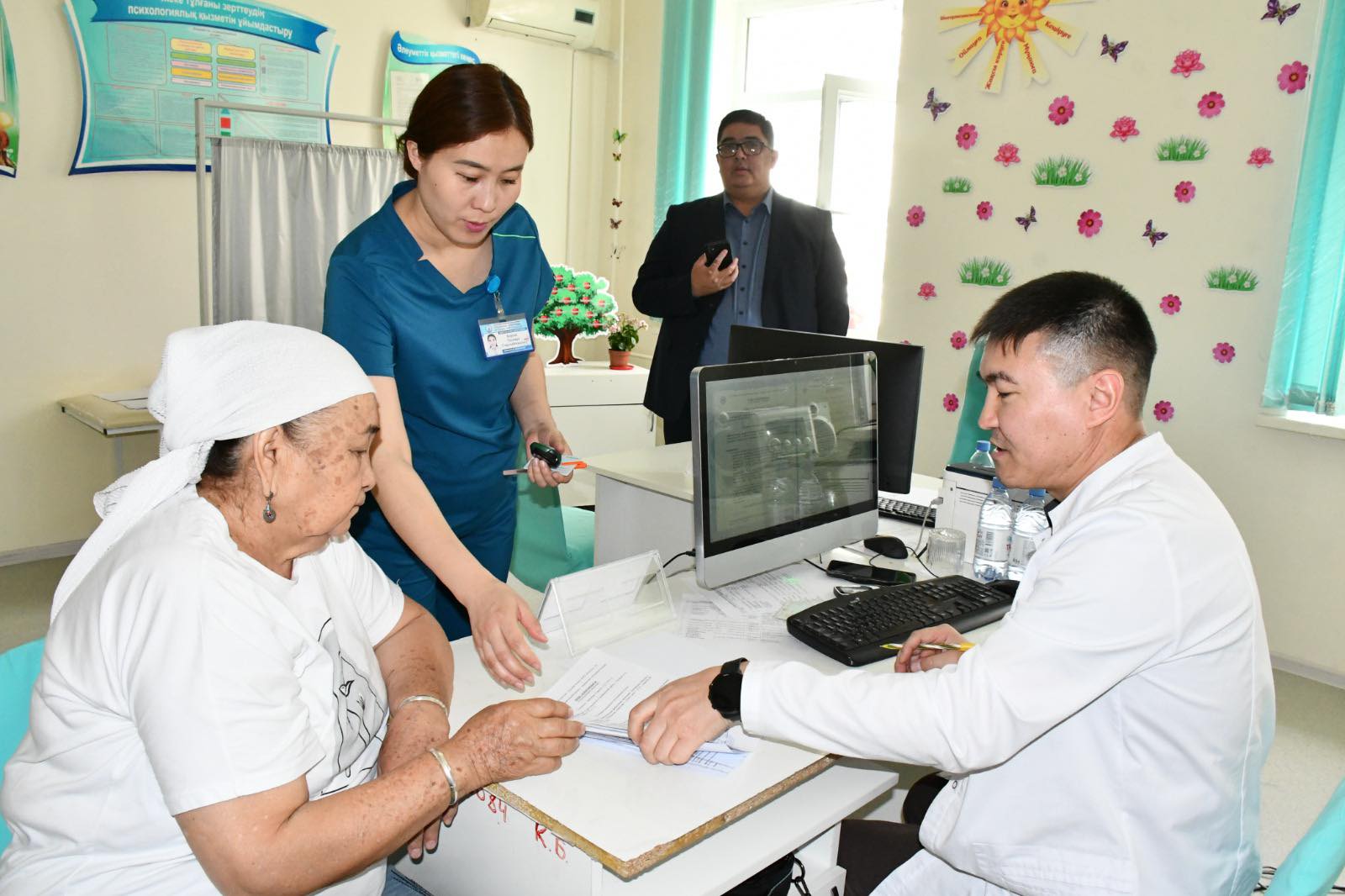 الماتىلىق دارىگەرلەر ورداباسى تۇرعىندارىنا قىزمەت كورسەتتى