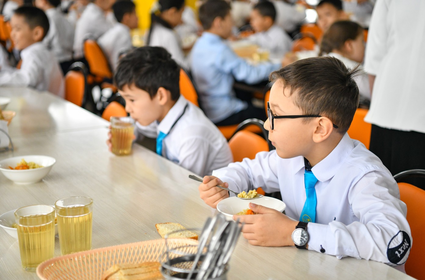 مەكتەپ تاماعى: جاڭا ستاندارت بالاعا دارۋمەن بولا الا ما؟