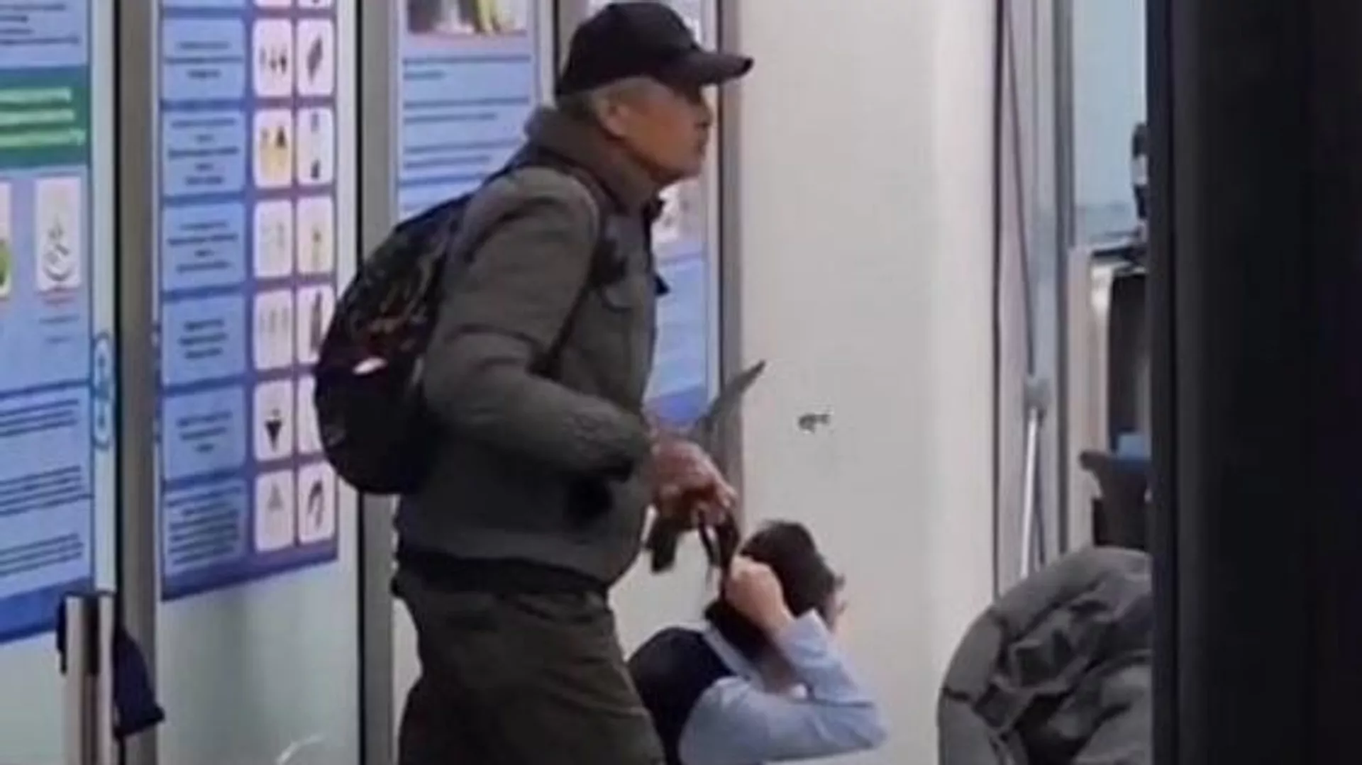 الماتىدا اۋەجاي قىزمەتكەرىن كەپىلگە العان ەر ادامعا قاتىستى سوت وتىرىسى باستالدى