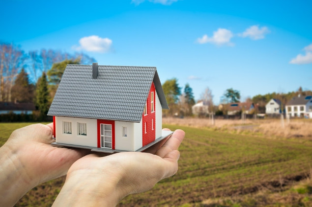 اتىراۋ تۇرعىندارىنا جەر تەلىمىن بەرۋ ۋاقىتشا توقتاپ تۇر