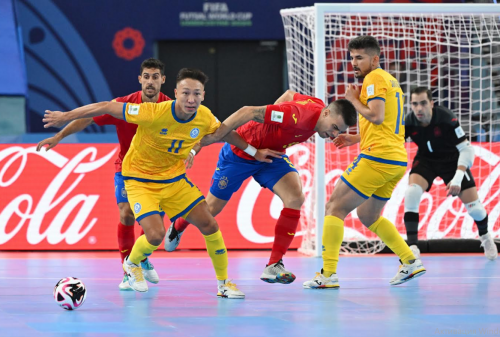 ەل فۋتزالشىلارى ۆەتنامعا قارسى وينايدى