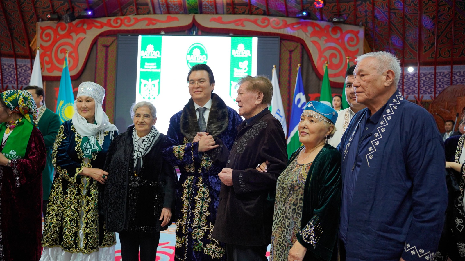 «تازا قازاقستان»: تابيعاتتان باستالعان تۇتاس سانا