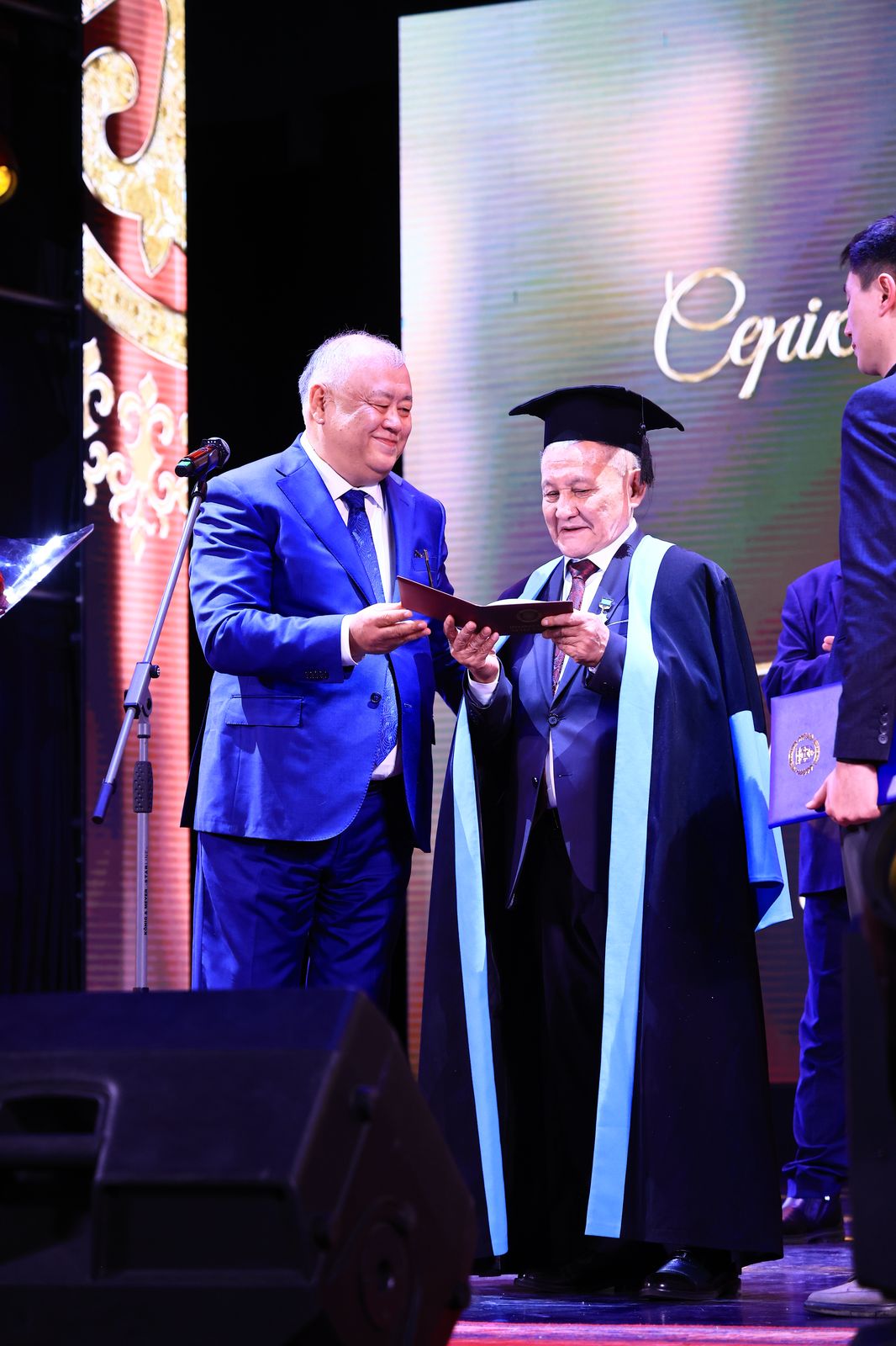 اقىندى القالاعان كەش