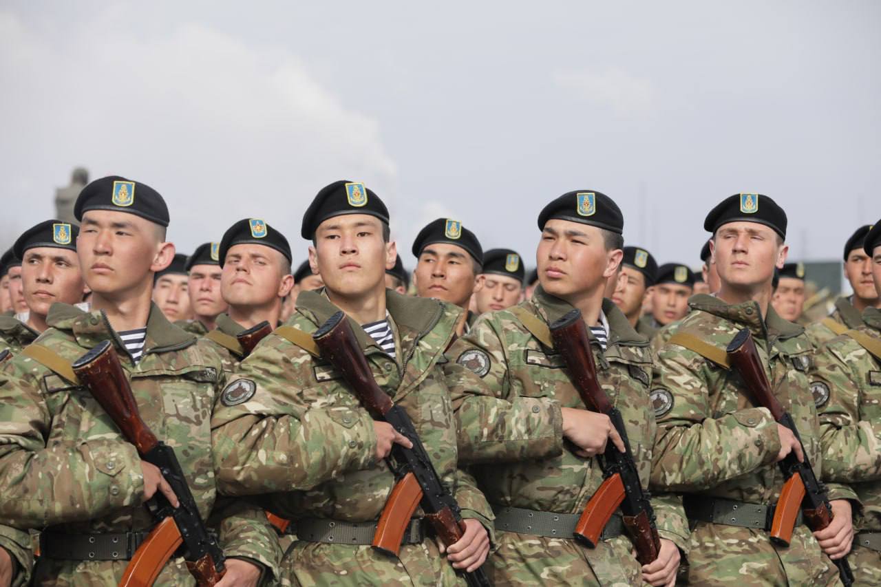 اسكەري شەرۋ – قورعانىس الەۋەتىنىڭ كورىنىسى